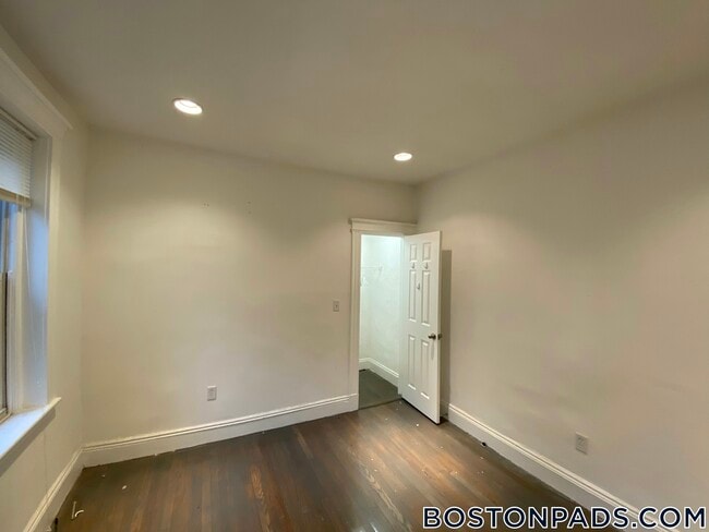 Building Photo - 111 Park Dr