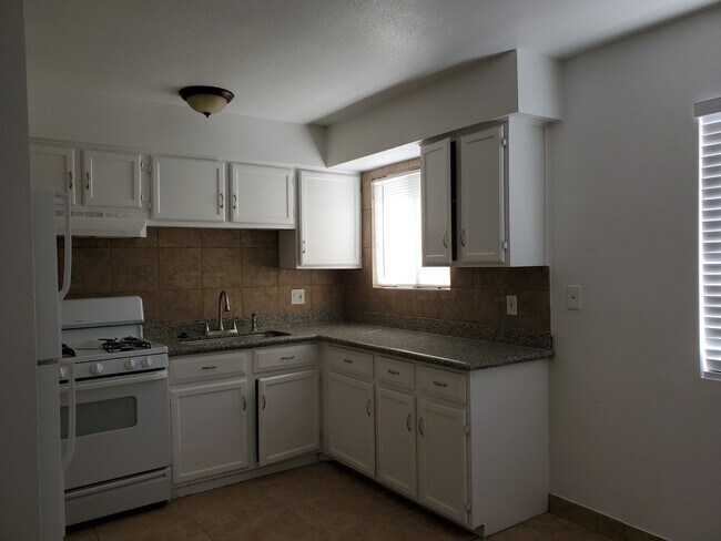 Building Photo - 4366 Vegas Valley Dr