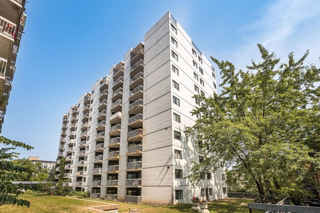 Building Photo - 3470 Simpson St