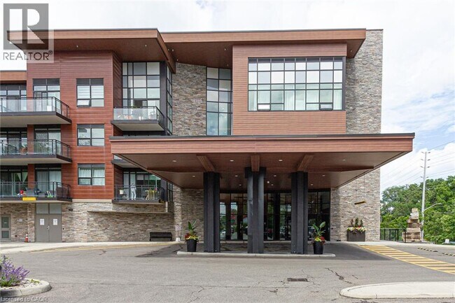 Photo du bâtiment - 1575 Lakeshore Rd W