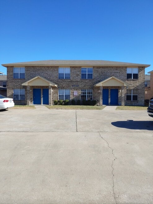 Building Photo - 3208 Hereford Ln