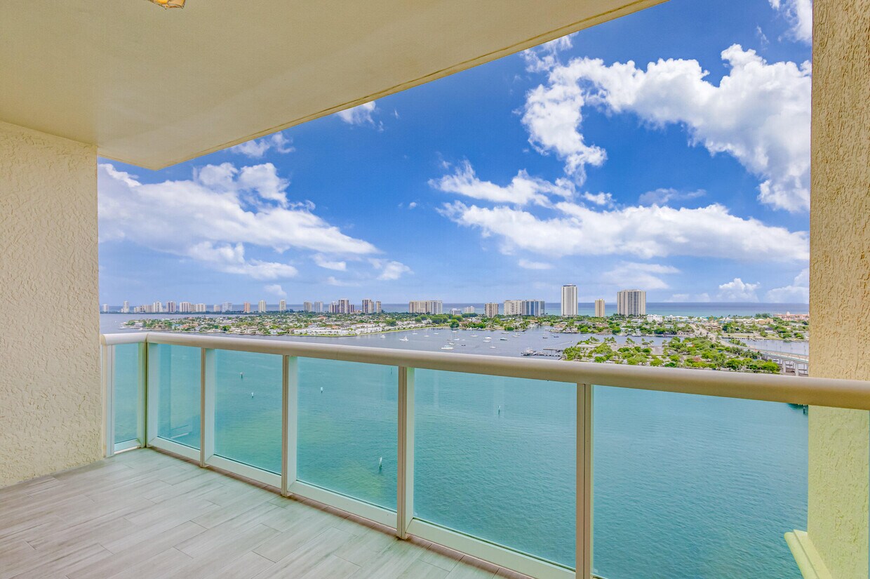 Foto principal - 2640 Lake Shore Dr
