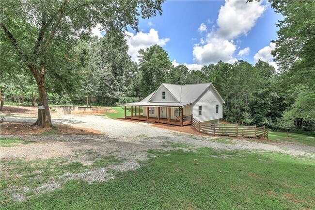 Building Photo - 623 Sweetwater Creek Dr
