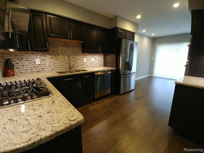 Building Photo - 1536 Brentwood Dr