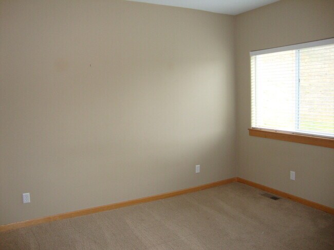 Building Photo - 512