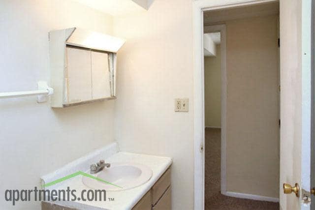 Bathroom - Tall Oaks