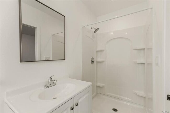 Building Photo - 552 N Cambridge St