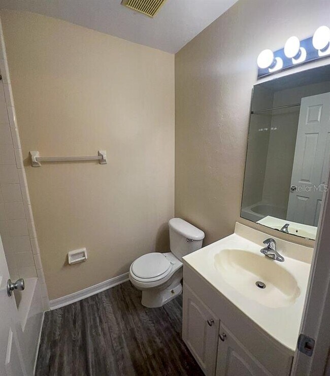 Building Photo - 4014 SW 26th Dr