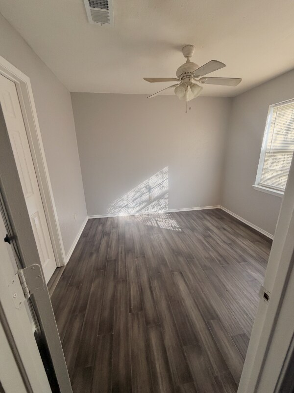 Foto del edificio - 1002 Pleasant Valley Ln