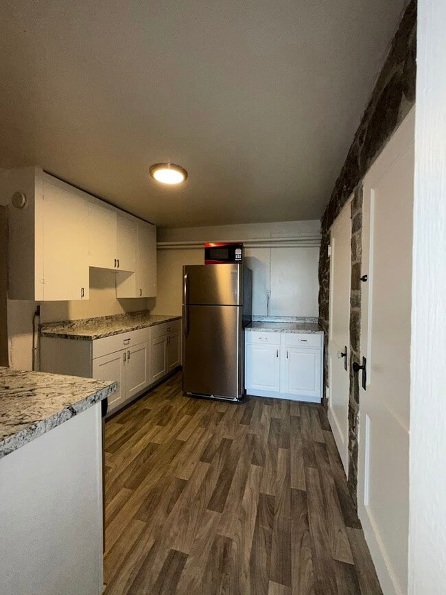 Foto del edificio - 1559 S Lininger Dr