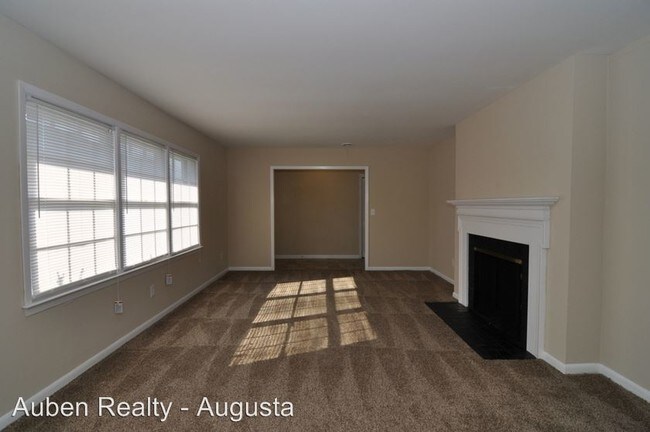 Building Photo - 2622 Leland Dr