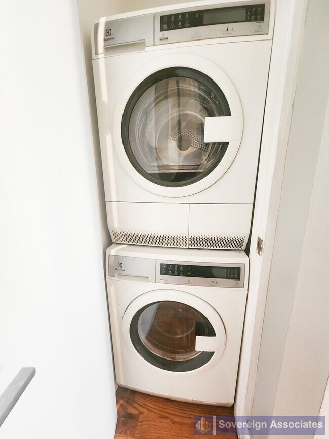 Foto del edificio - 4230 Broadway