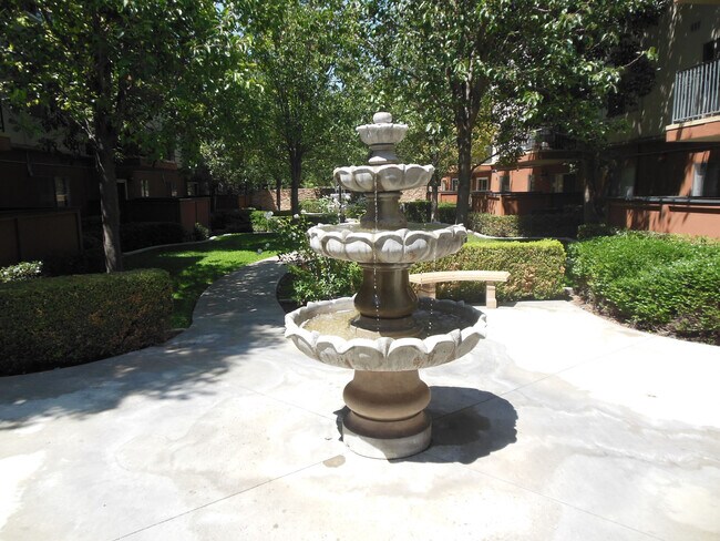 Foto del edificio - 400 N Acacia Ave