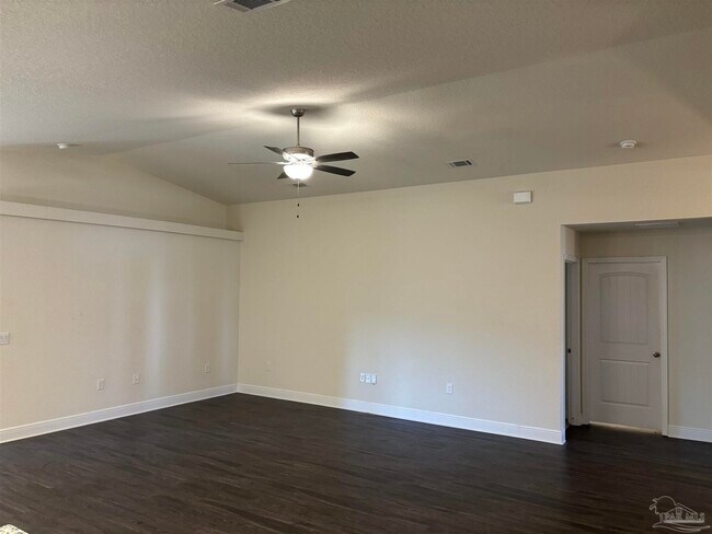 Building Photo - 5085 Peach Dr