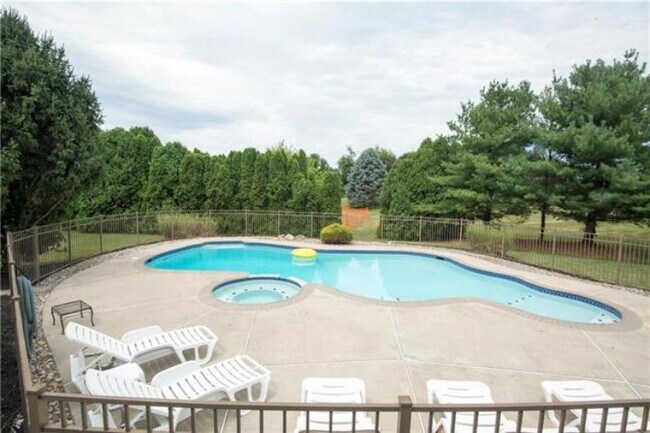 Foto del edificio - 2362 Cross Creek Rd