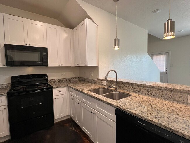Foto del edificio - Cozy Townhome near Converse!