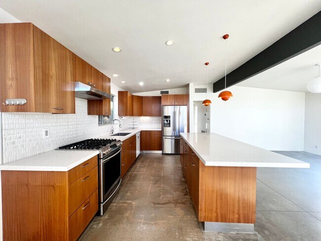 Foto del edificio - COMING SOON! GORGEOUS 2 BED / 2 BATH home ...