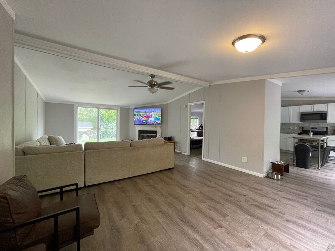 Foto del edificio - 3 Bedroom 2 Full Bath Home In Valpo