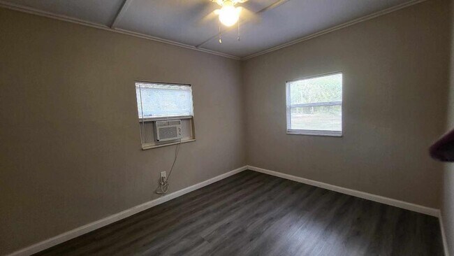Building Photo - 230 Delray Ave