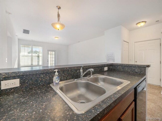 Foto del edificio - 964 W Summerfield Gln Cir