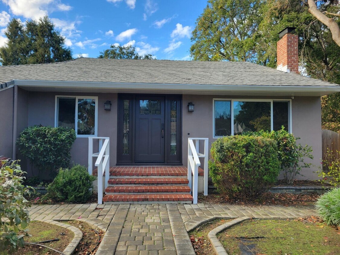 Primary Photo - 1053 Oakland Ave