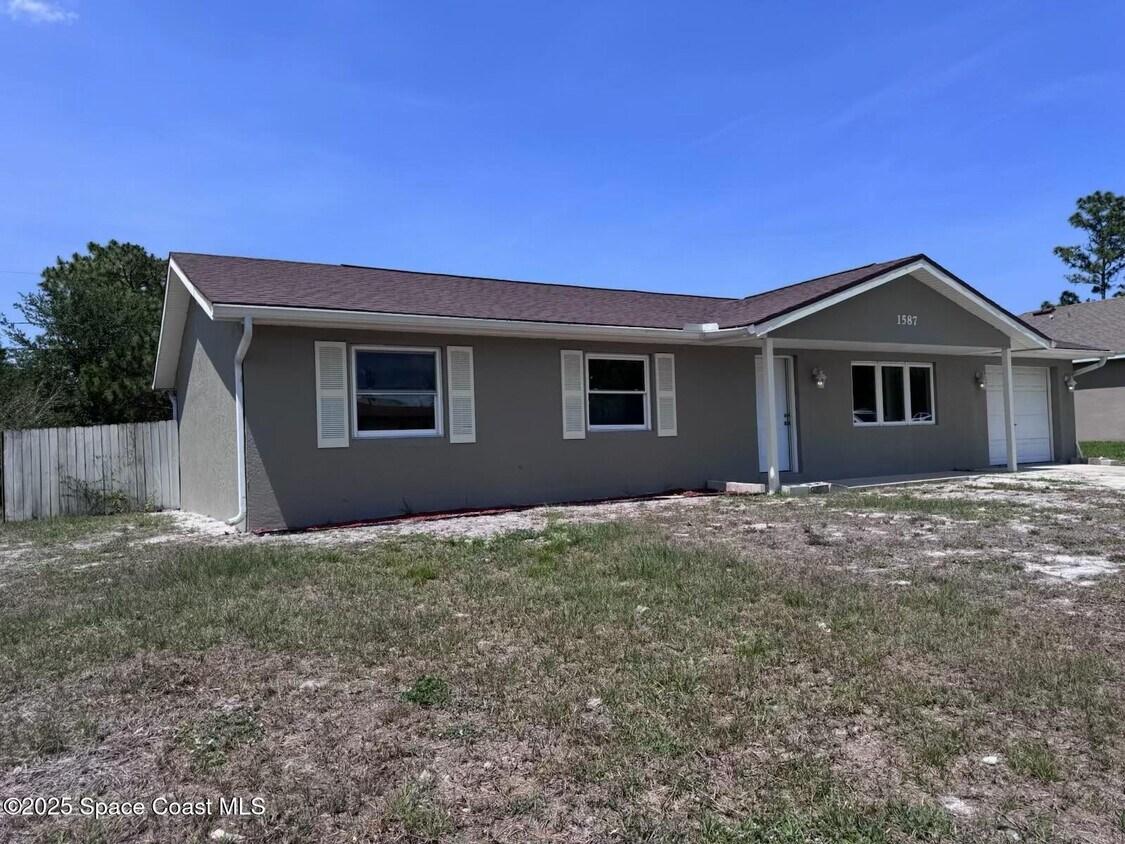 Primary Photo - 1587 Salazar St SE