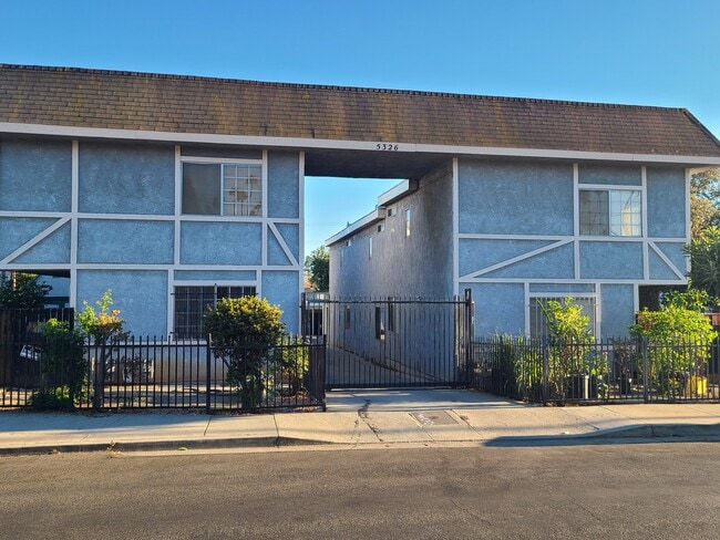 Building Photo - 5326 Allan St