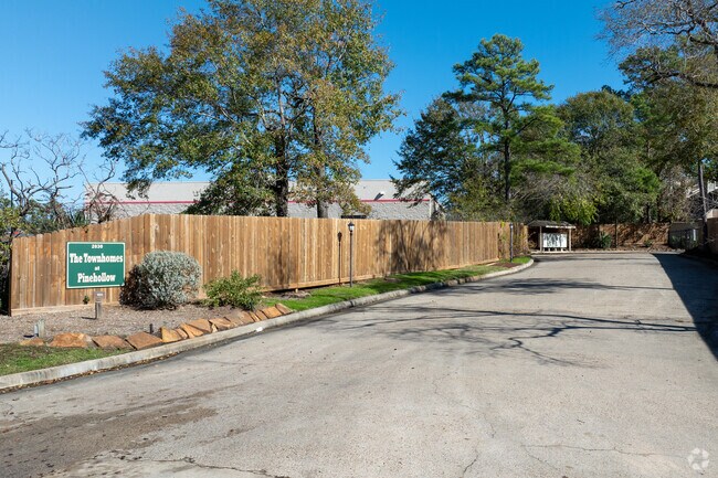 Entrada - The Townhomes at Pinehollow