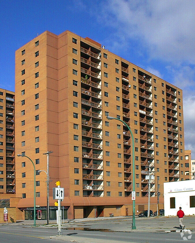 Vue du nord-ouest depuis l’avenue St. Mary - Colony Square