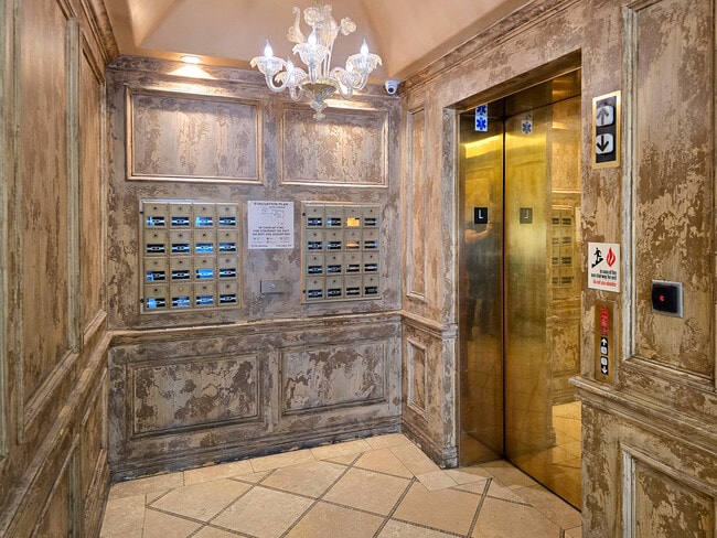 Building Photo - 10795 Wilshire Blvd