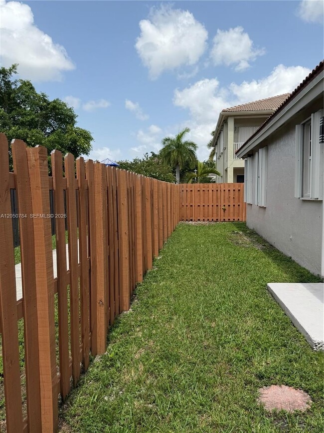 Foto del edificio - 4617 NW 96th Ave