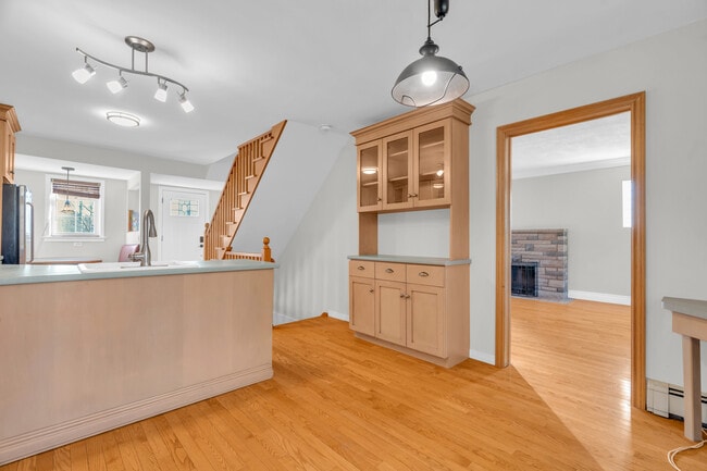 Building Photo - 84 Emma St