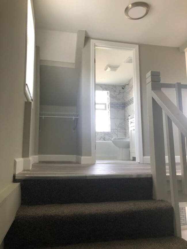 Building Photo - 4 Bedroom Beauty