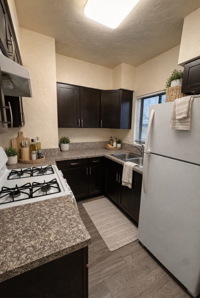 Building Photo - 4137 E Fairmount St