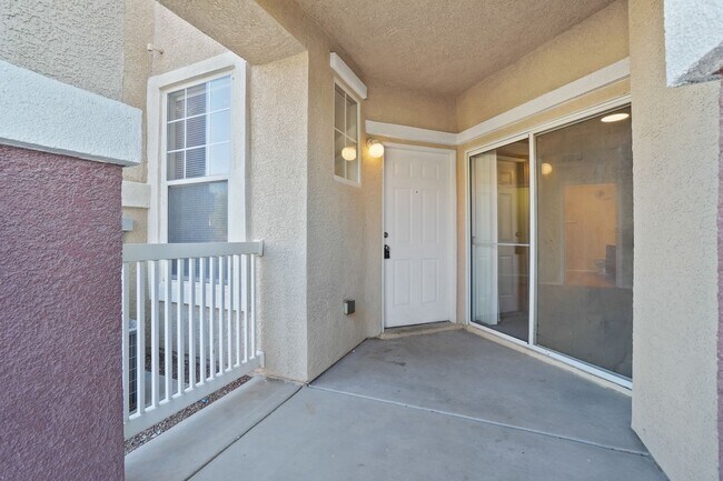 Building Photo - 2 Primary Bedrooms in a Gated Northwest Co...