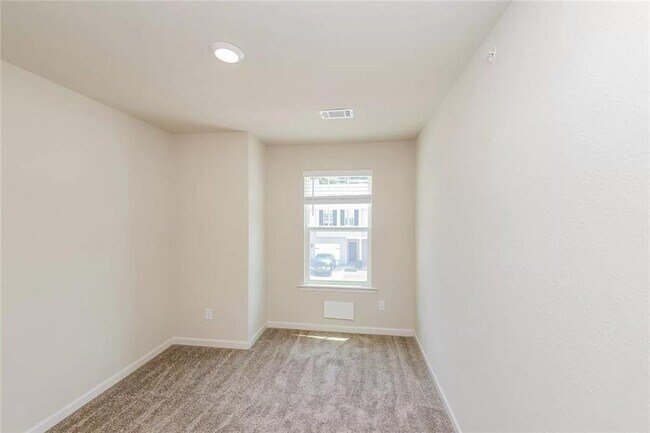 Building Photo - 310 Highwood Ln