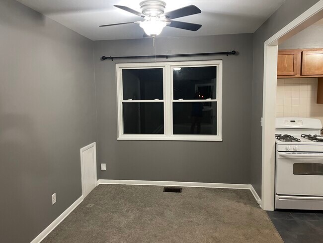 kitchenette - 5832 Marnell Ave