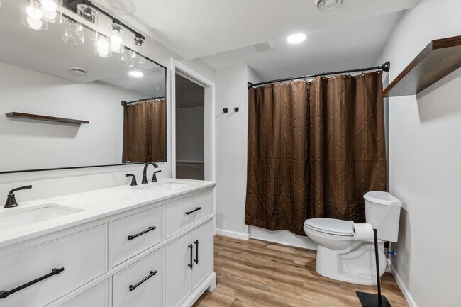 Foto del edificio - 915 Blair Cir