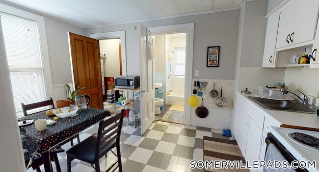 Building Photo - 8 A Forest St
