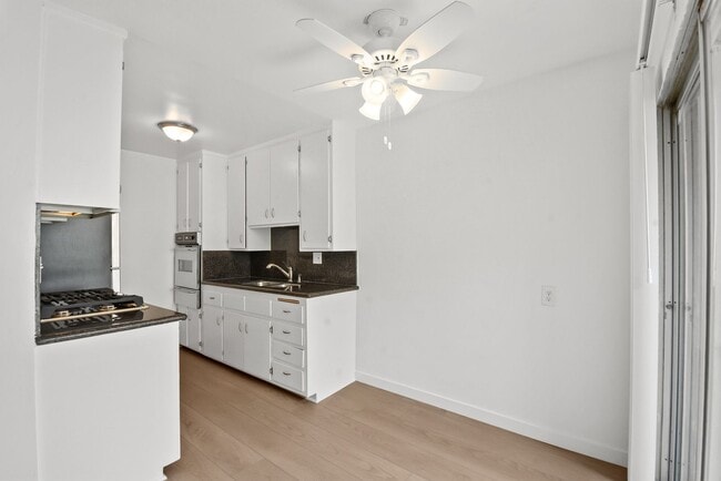 Building Photo - 1550 S Saltair Ave