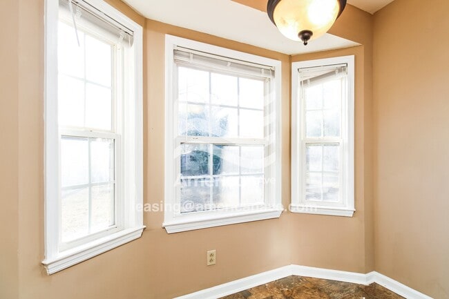 Building Photo - 205 Bob White Ave