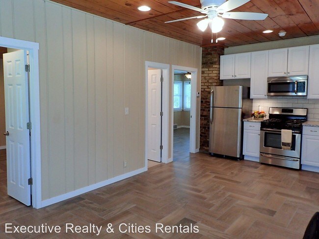 Building Photo - 2 br, 1 bath House - 6061 Sunwood Dr NW