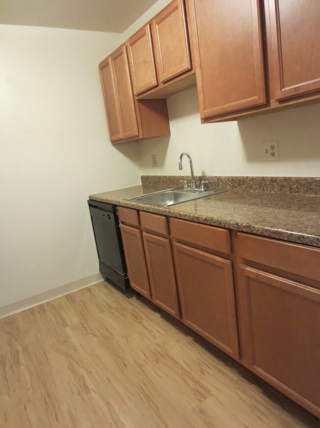 Foto del edificio - 6350 Forward Ave