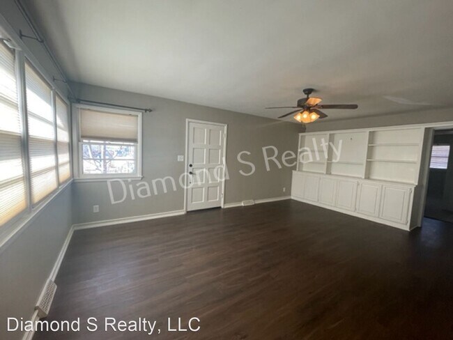 Foto del edificio - 2 br, 1 bath House - 2744 S Stewart Ave