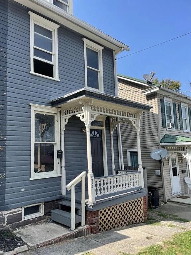 Foto del edificio - 3-bedroom, 1 full bath Victorian home in Newport, PA