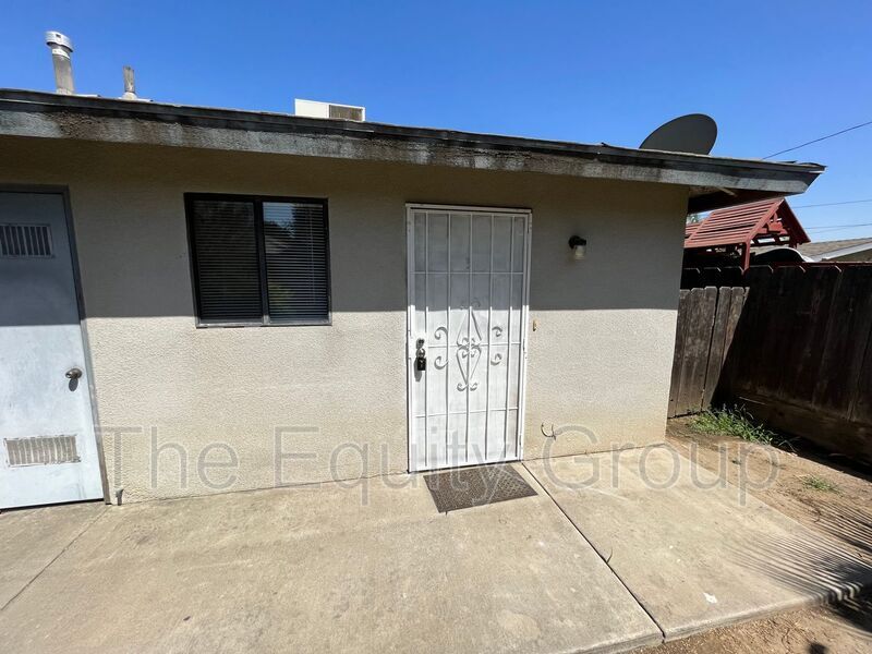 Primary Photo - 257 S H St