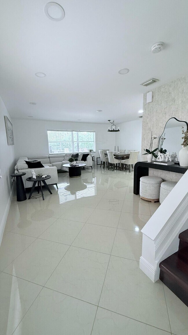 Foto del edificio - 5301 Canoe Bend Dr