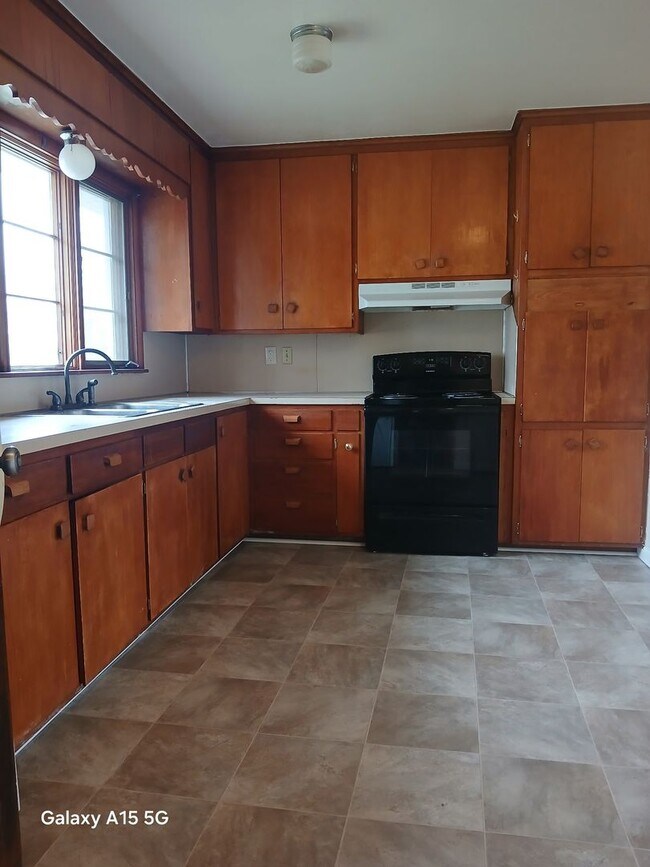 Foto del edificio - A charming 3 Bed 1 1/2 Bath House