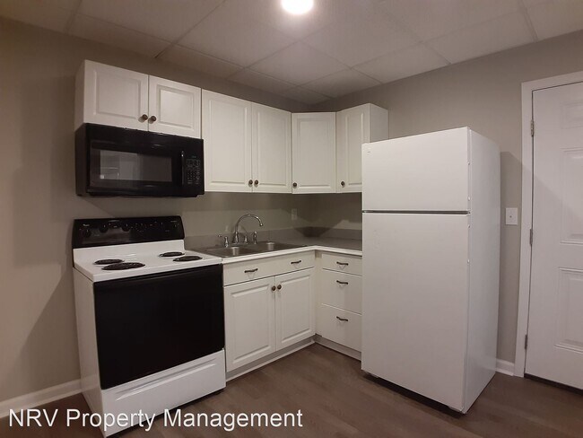 Building Photo - 1 br, 1 bath House - 327 D West Main Street
