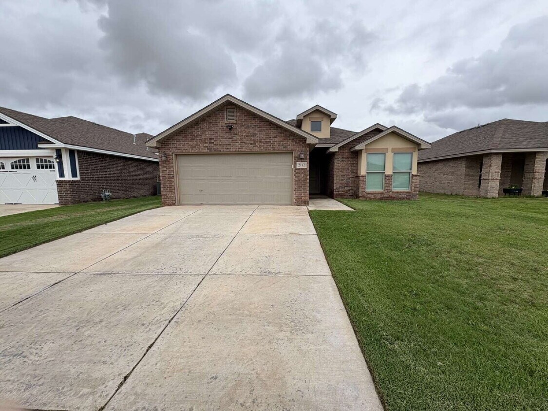 Primary Photo - Stunning Three Bedroom In Bell Farms!